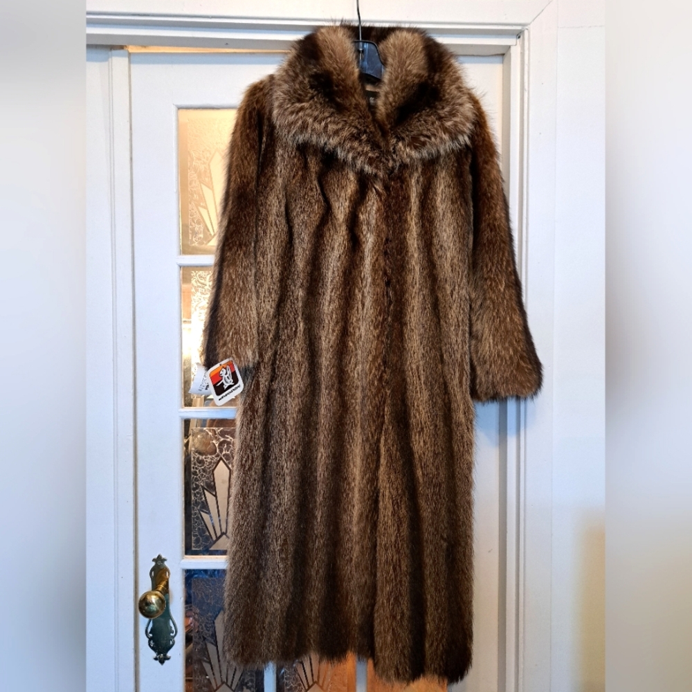 Long real racoon fur winter coat, Québec made, professionally cleaned